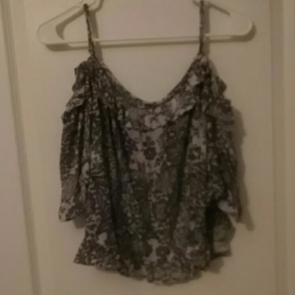 Floral open shoulder three quarter sleeve crop top